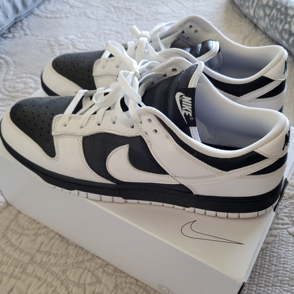 Nike Dunk Reverse Panda
